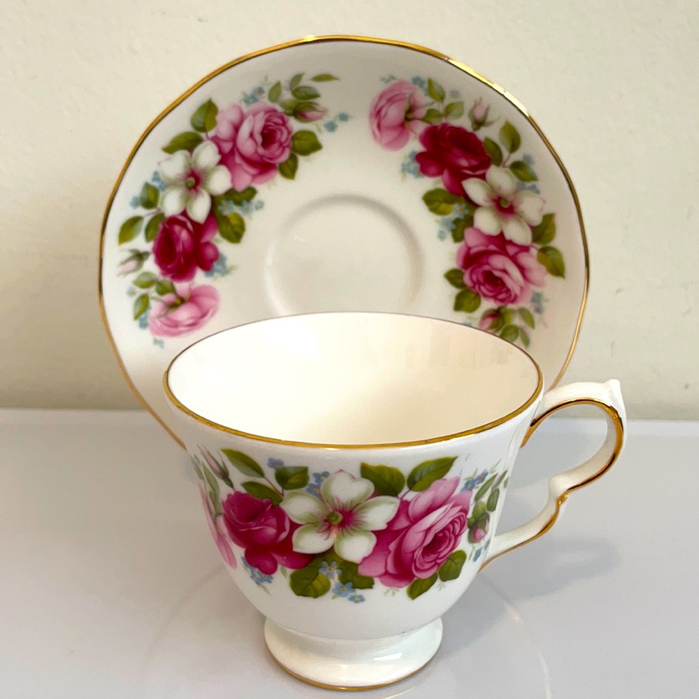 Vintage Queen Anne Rose Bone China Tea cup & saucer Set #8644 Floral